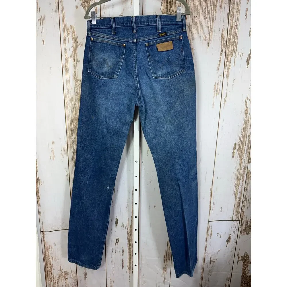 Wrangler 13MWZ Regular Fit Jeans. Size 32x38. In good used condition!